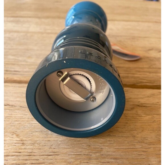 Le Creuset Acrylic Classic Manual Pepper Mill 8 in Deep Teal NEW - Picture 6 of 8